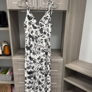 Women's Black & White Floral Maxi Dress - V-Neck Sundress